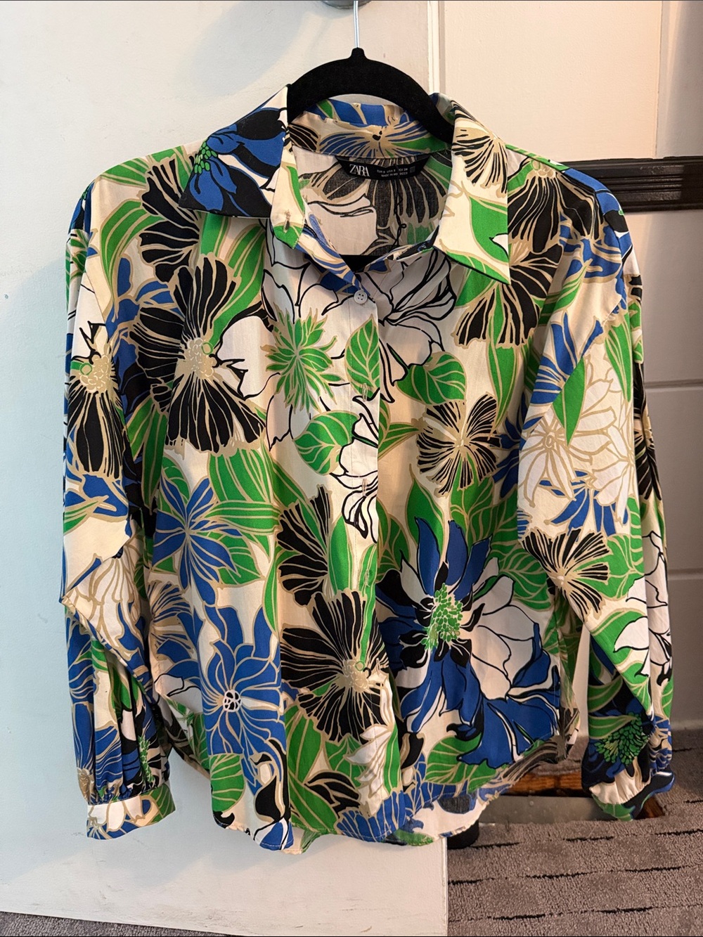 Zara women’s Floral Button-Down Shirt in White, Green, Blue & Black